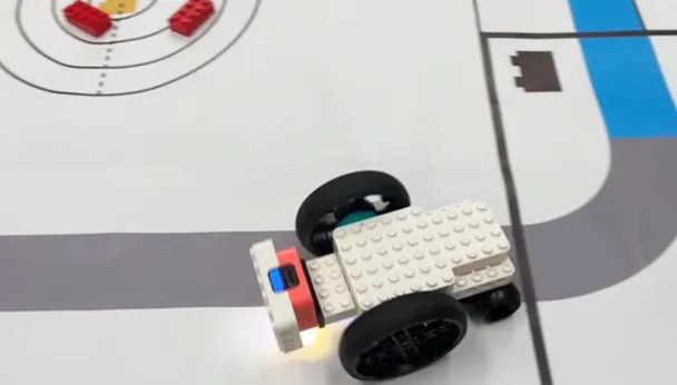 ラインをたどって走るロボット