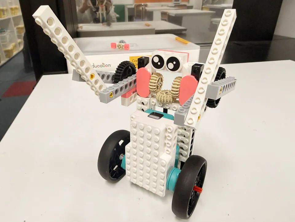 ダンスロボットの作品